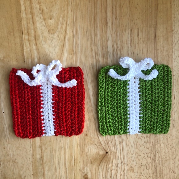 Crochet Christmas Present Coasters (4 pack) - Picture 4 of 8